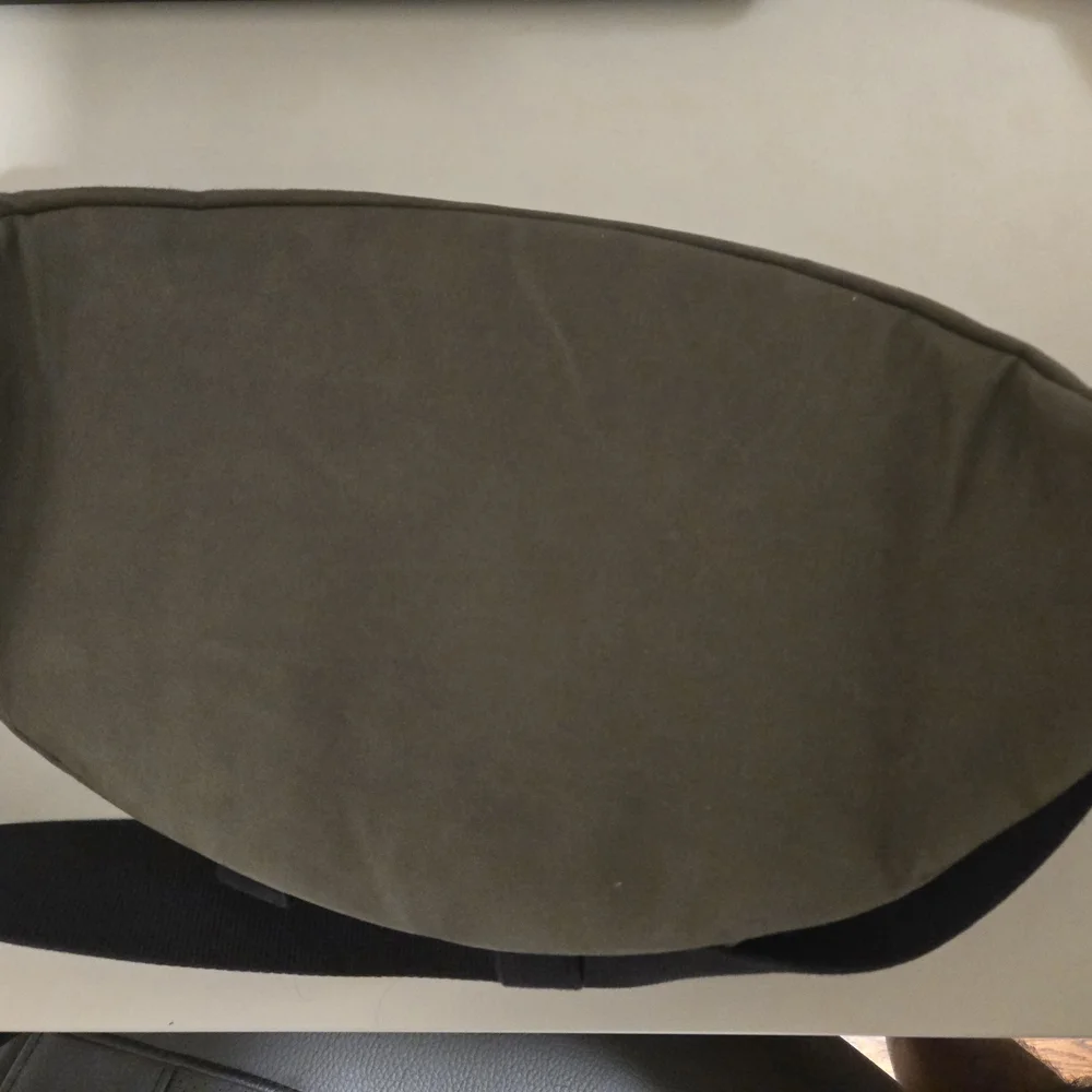 Trakke Largo Sling Olive: really nice high end look & feel - Picture 2 of 7